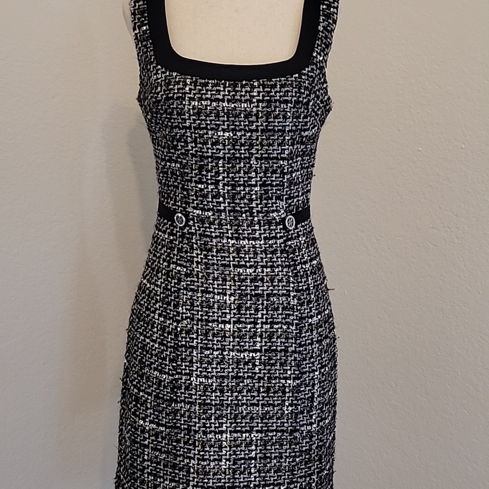 Guess Black and White Mini Dress with Chic Appeal - Picture 6 of 10